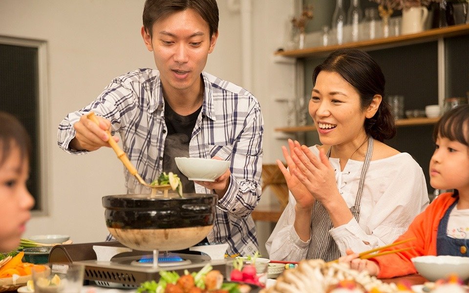 よろこんでいる家族